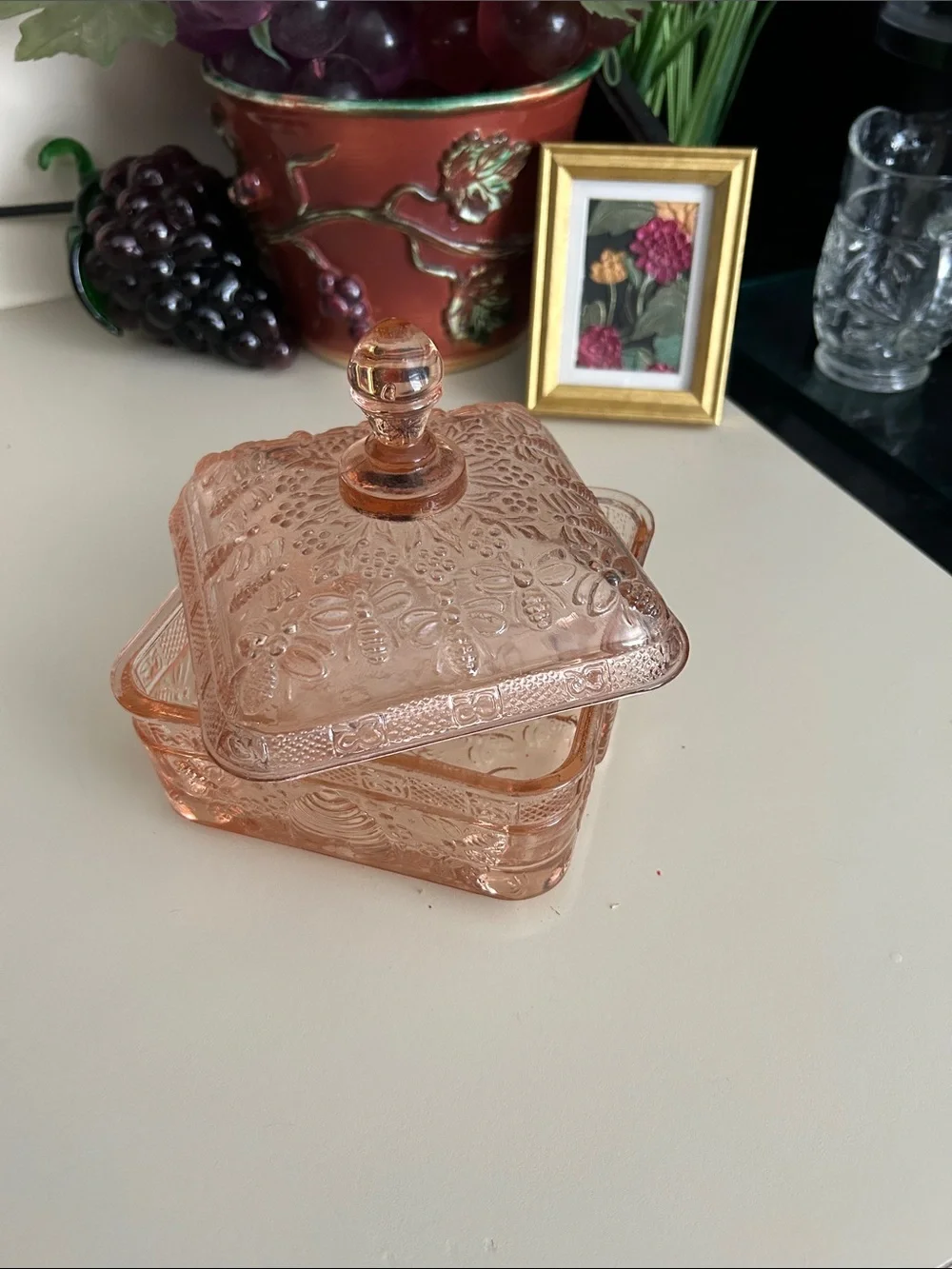 Vtg Indiana Glass Pink Pressed Glass Covered Dish with Bee and Hive Motif